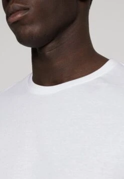 Pier One 3 Pack - Camiseta Básica - White/Black/Light Grey 13 Pier One 3 Pack - Camiseta Básica - White/Black/Light Grey -Pier One Ventas 122d0709c72e447f82ad50ef09ab3779