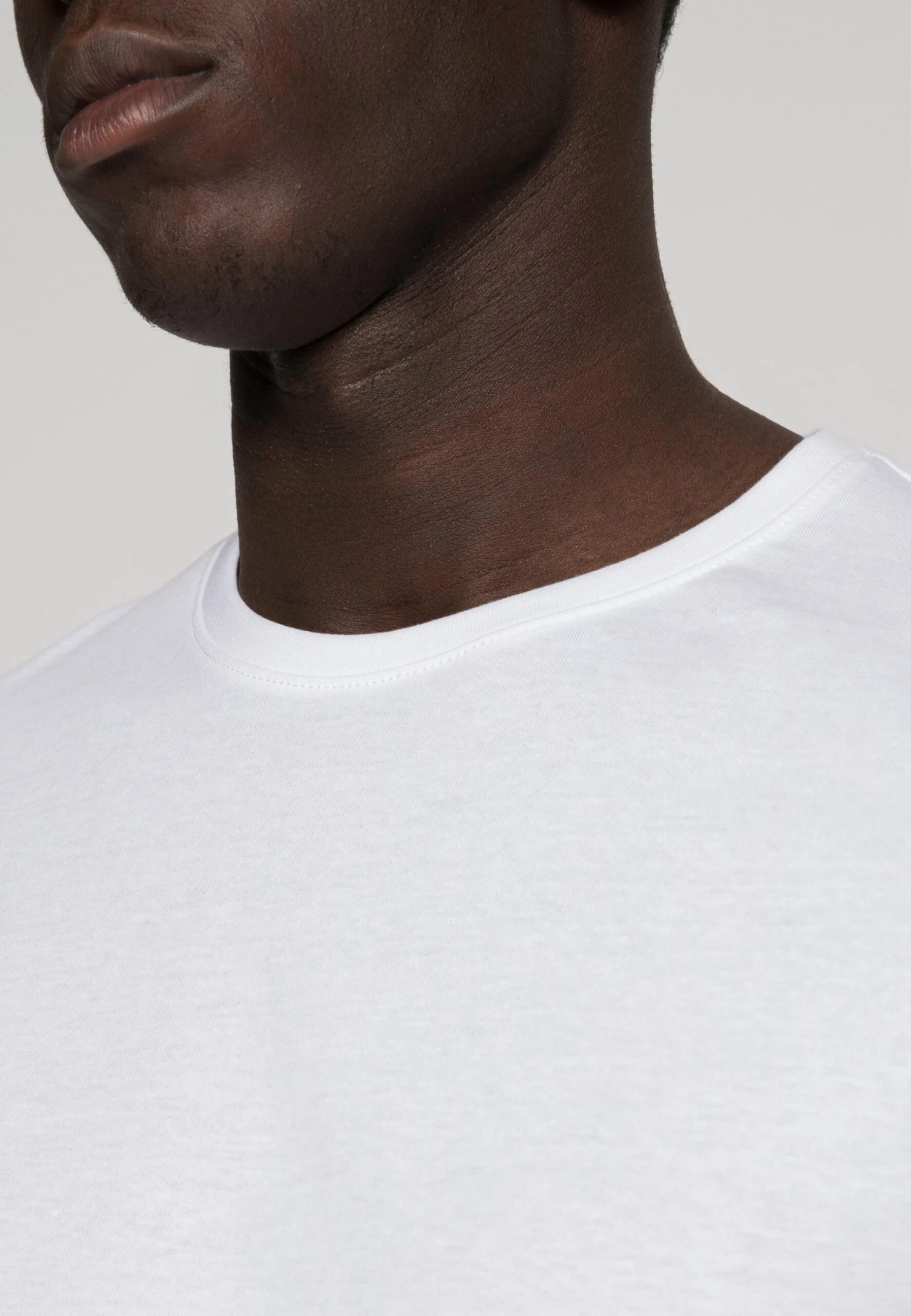 Pier One 3 Pack - Camiseta Básica - White/Black/Light Grey 7 Pier One 3 Pack - Camiseta Básica - White/Black/Light Grey - Imagen 7