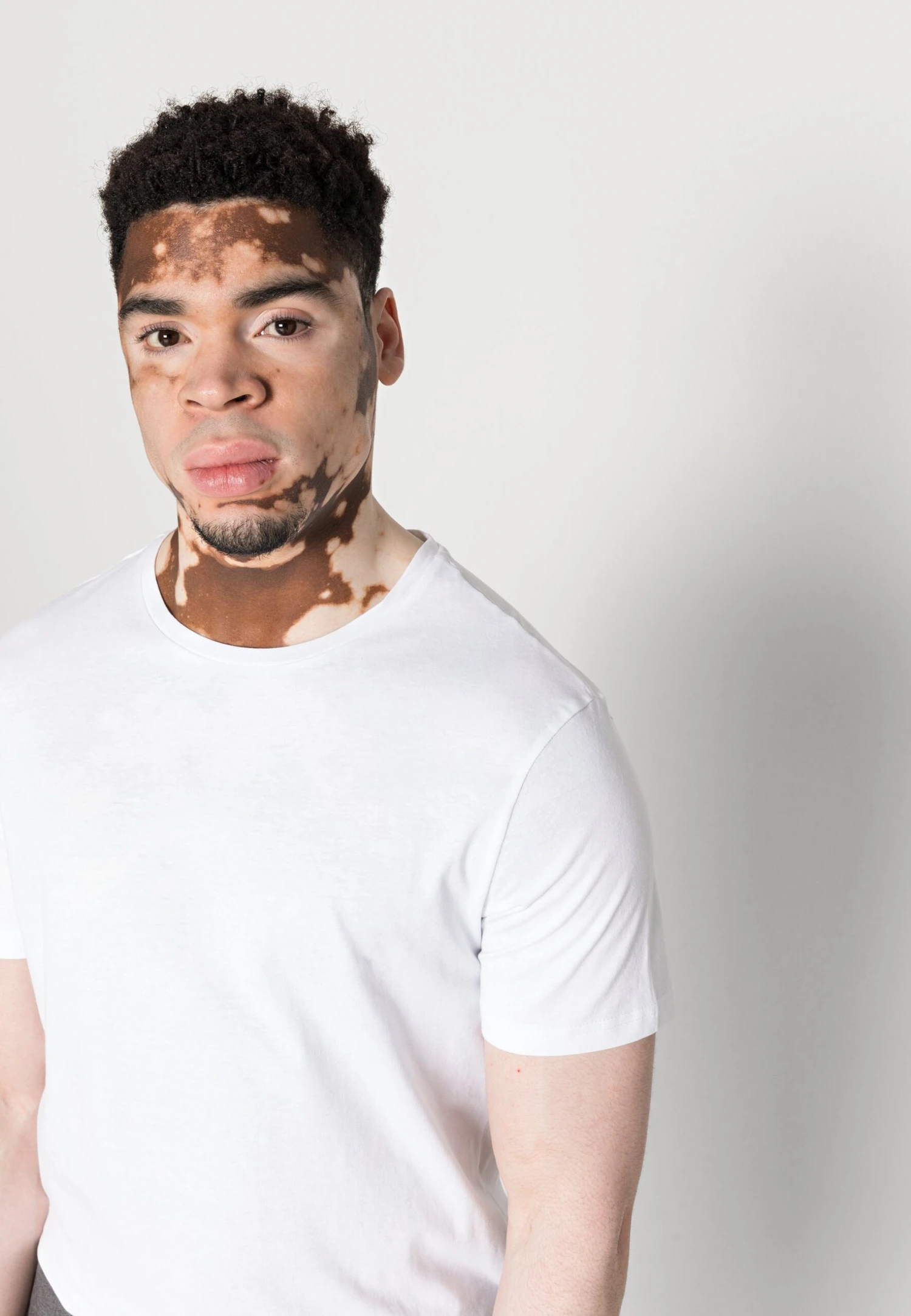 Pier One 10 Pack - Camiseta Básica - White/Black 6 Pier One 10 Pack - Camiseta Básica - White/Black - Imagen 6