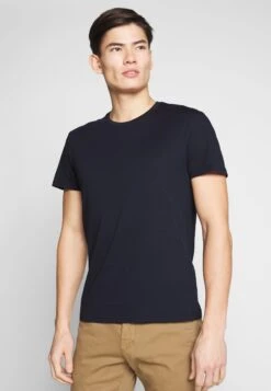 Pier One 2 Pack - Camiseta Básica - White/Dark Blue 8 Pier One 2 Pack - Camiseta Básica - White/Dark Blue -Pier One Ventas 29e824f9825c4b58be6620e83ee4ac6b