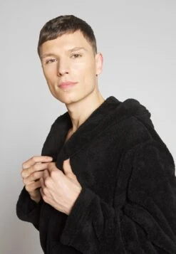 Pier One Albornoz - Black 9 Pier One Albornoz - Black -Pier One Ventas 46ddd89e67e647d9a552c22e74d82b35