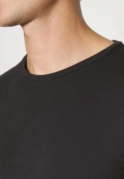 Pier One 3 Pack Muscle Fit- Camiseta Básica - Black -Pier One Ventas 4bb67ef78ddb494cb68f3fbd13ed6a54