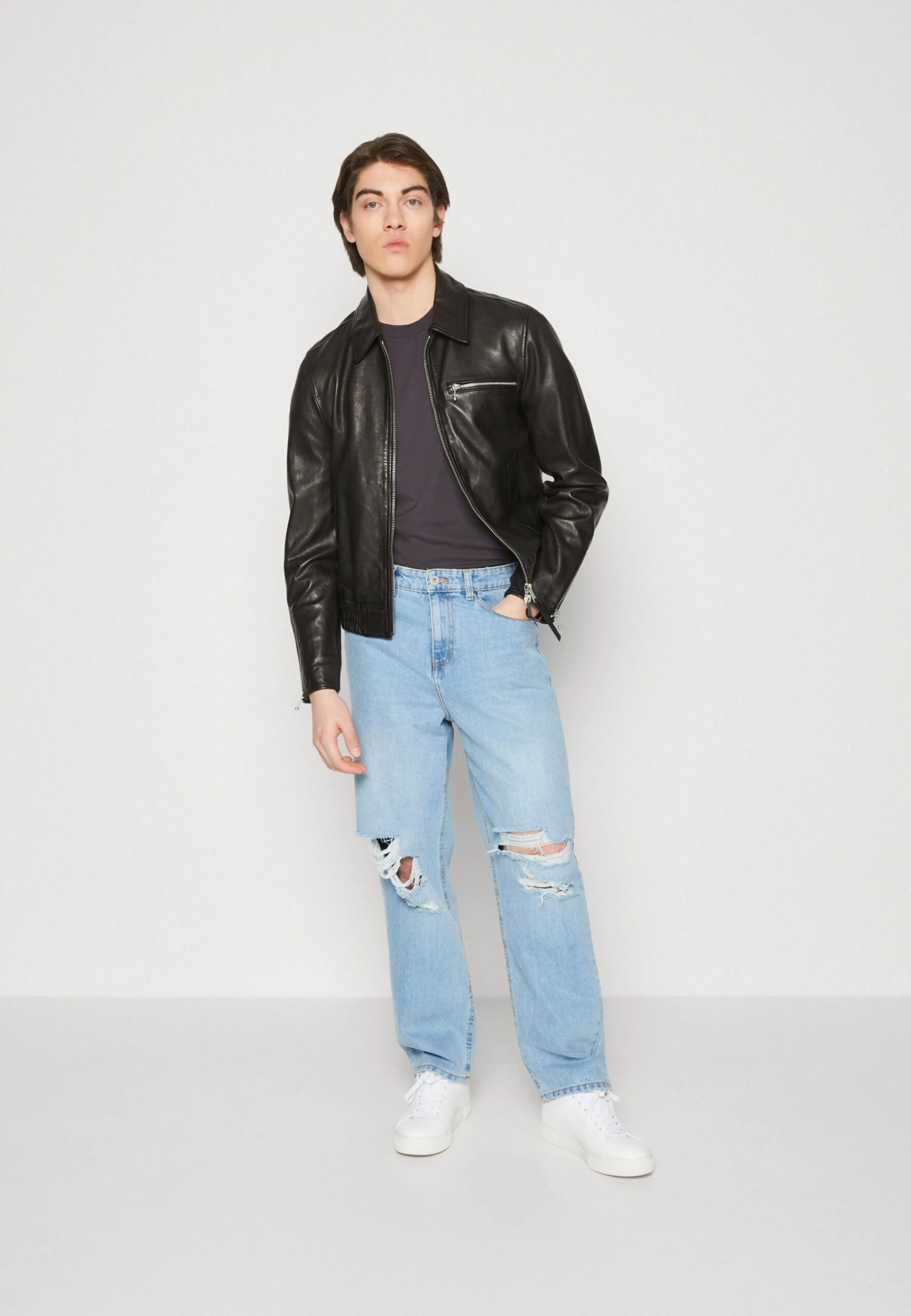 Pier One Distress On Knees - Vaqueros Boyfriend - Light Blue Denim 2 Pier One Distress On Knees - Vaqueros Boyfriend - Light Blue Denim - Imagen 2