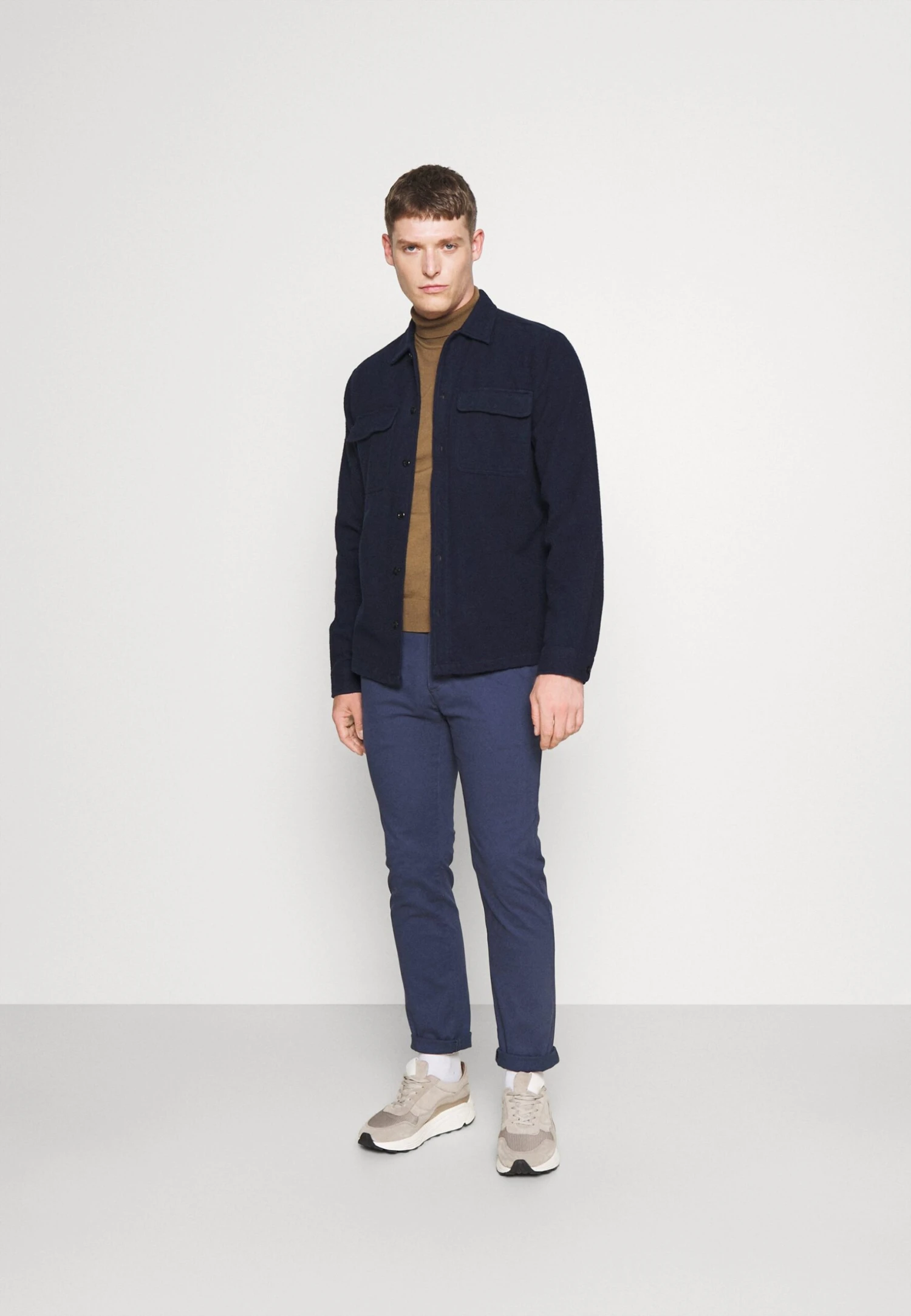 Pier One Belted - Pantalones Chinos - Dark Blue 2 Pier One Belted - Pantalones Chinos - Dark Blue - Imagen 2