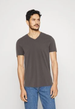 Pier One V Neck Bird Tonal 3 Pack - Camiseta Básica - Mint/Off-Whit/Blue Grey 11 Pier One V Neck Bird Tonal 3 Pack - Camiseta Básica - Mint/Off-Whit/Blue Grey -Pier One Ventas 5ba0f6c9ecf94e9ca9c3e04e04187e39