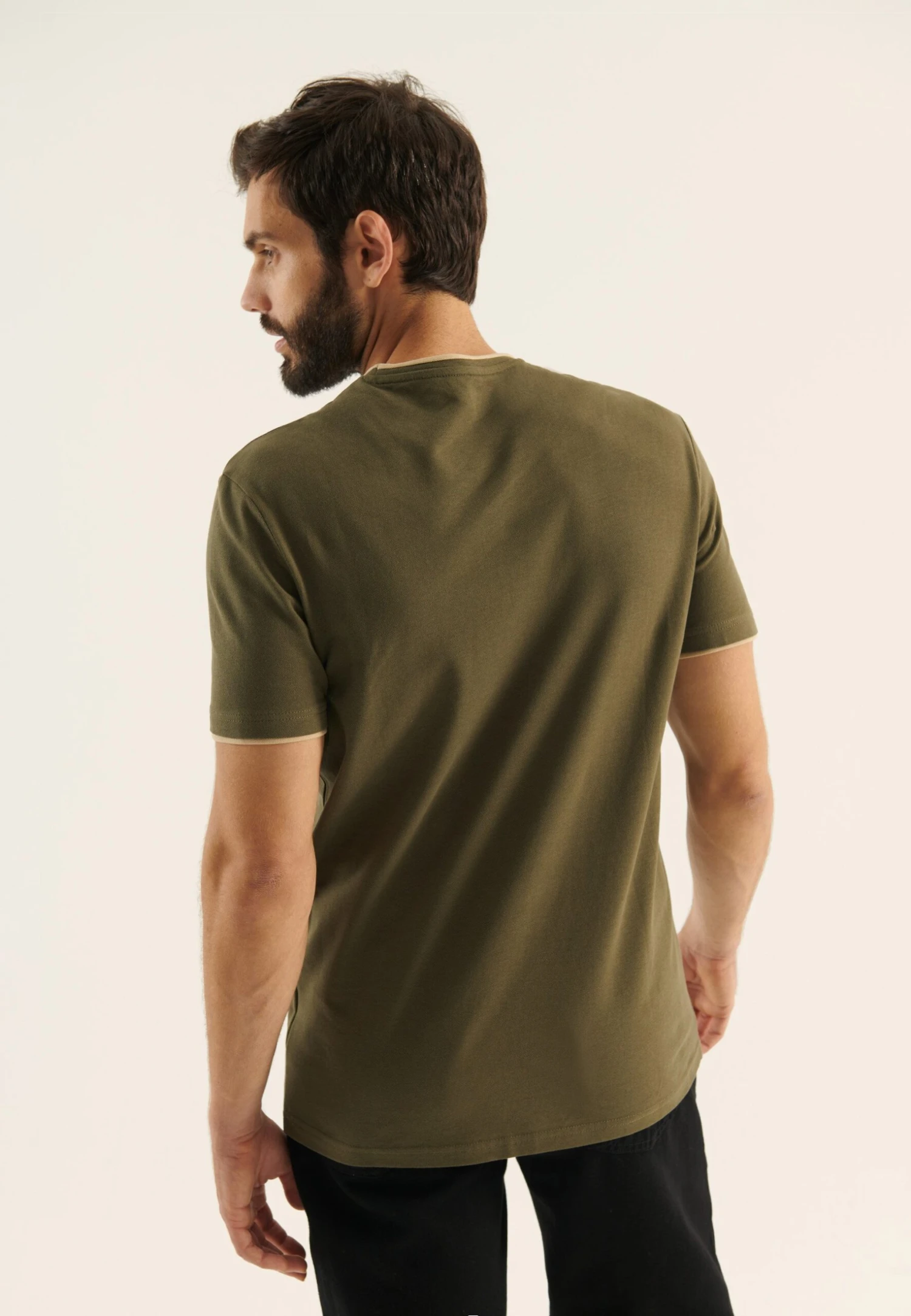 Pier One Camiseta Básica - Olive 3 Pier One Camiseta Básica - Olive - Imagen 3