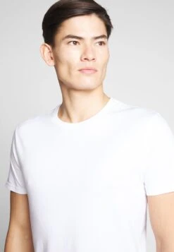 Pier One 2 Pack - Camiseta Básica - White/Dark Blue 10 Pier One 2 Pack - Camiseta Básica - White/Dark Blue -Pier One Ventas 5d6a04d994e343d2903cc2c1666bad4b