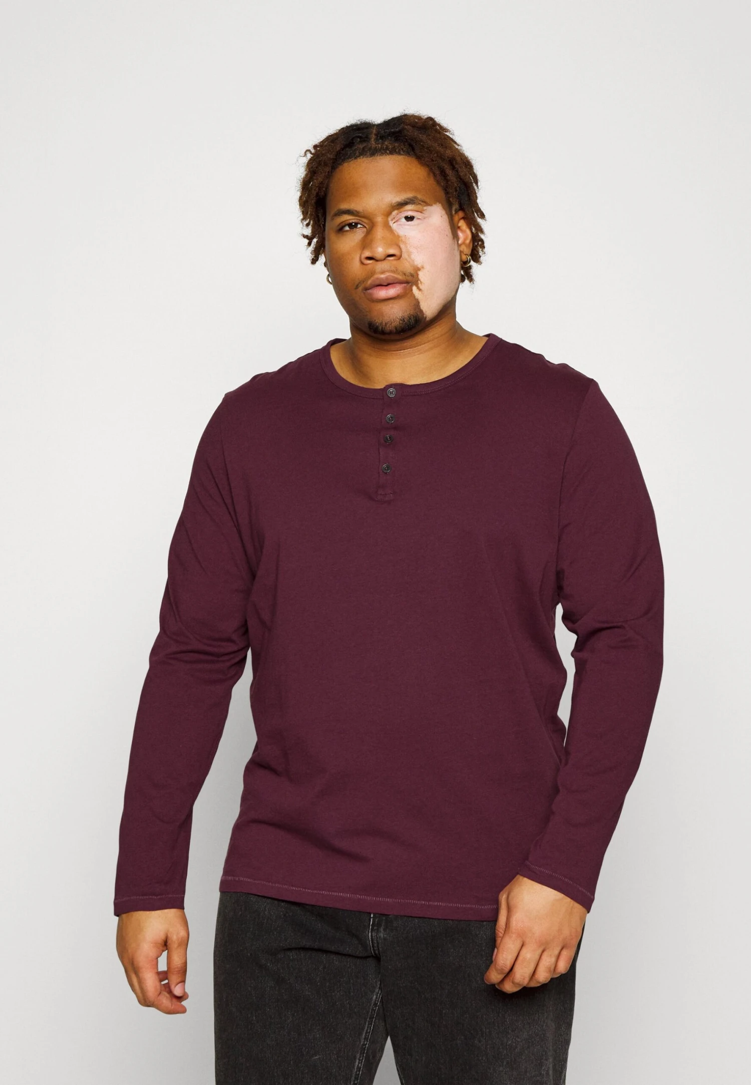 Pier One 2 Pack - Camiseta De Manga Larga - Dark Grey/Red 2 Pier One 2 Pack - Camiseta De Manga Larga - Dark Grey/Red - Imagen 2