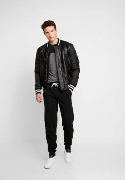 Pier One Camiseta Estampada - Black -Pier One Ventas 65ff49a32396455bb37660efcfa58717