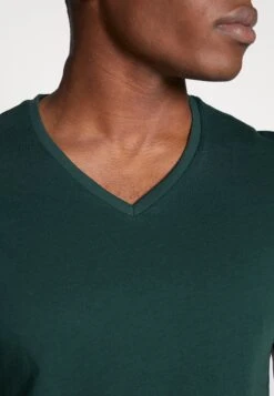 Pier One 3 Pack- Camiseta Básica - Black, Grey, Green 9 Pier One 3 Pack- Camiseta Básica - Black, Grey, Green -Pier One Ventas 75d8e7abd9c649fe8ff382e42bf08591