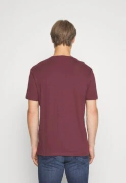 Pier One 5 Pack - Camiseta Básica - Bordeaux/Dark Green/Dark Blue 16 Pier One 5 Pack - Camiseta Básica - Bordeaux/Dark Green/Dark Blue -Pier One Ventas 83fa6bffd83441d4ab3bd8fcc4f5244c