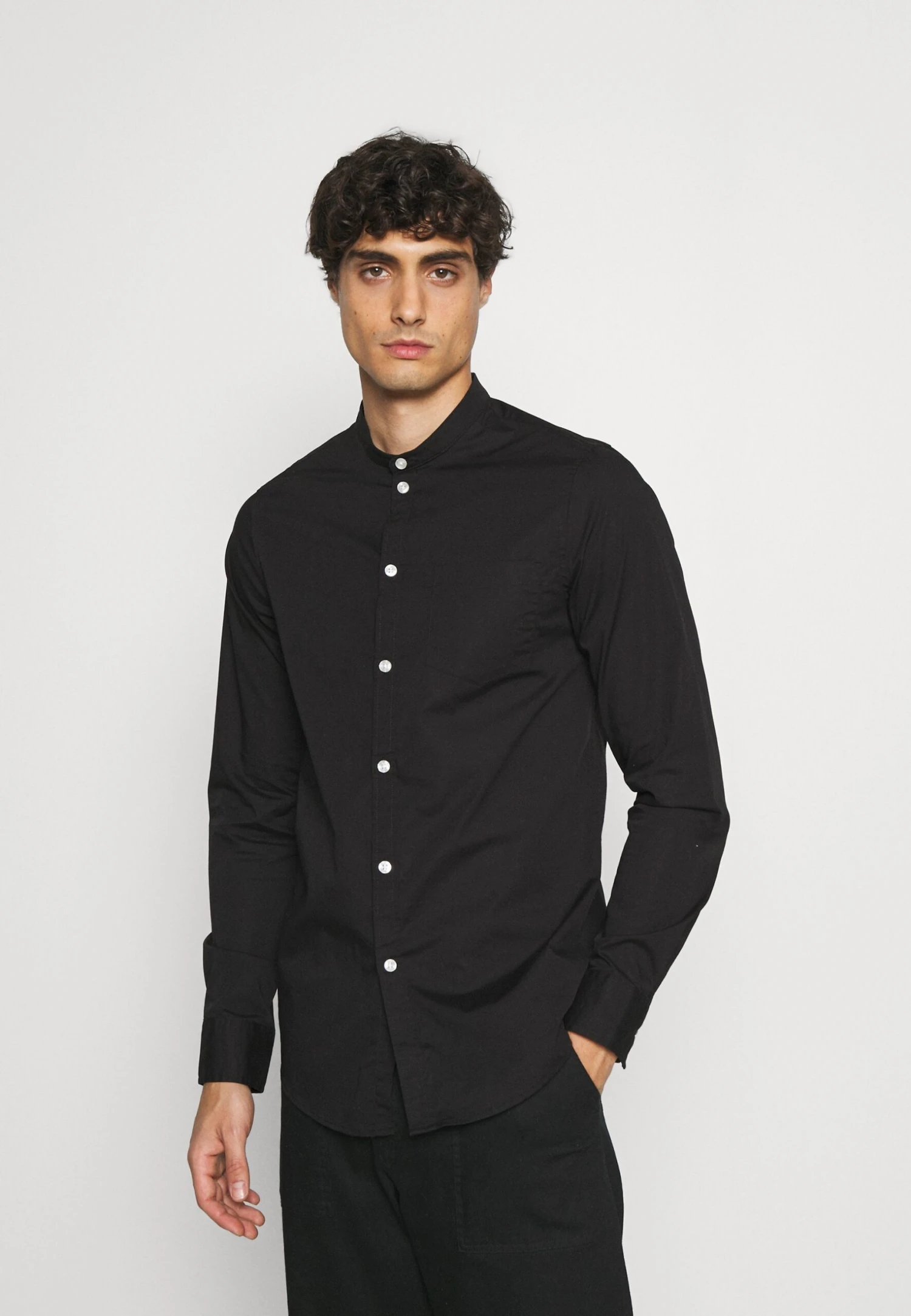 Pier One Muscle Fit Stand- Camisa - Black 1 Pier One Muscle Fit Stand- Camisa - Black