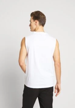 Pier One 3 Pack - Camiseta Básica - Grey/White/Black 10 Pier One 3 Pack - Camiseta Básica - Grey/White/Black -Pier One Ventas a9eda1483b324f9bb5e5f44f95d5a2f7