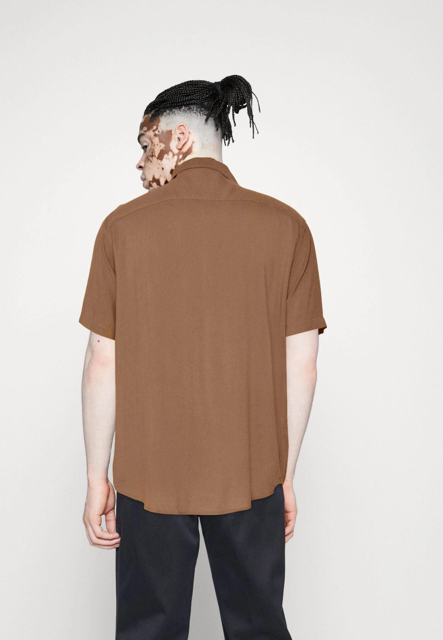 Pier One 3 Pack - Camisa - Beige/Black/White 3 Pier One 3 Pack - Camisa - Beige/Black/White - Imagen 3