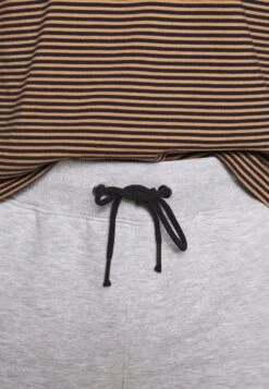 Pier One 2 Pack - Shorts -Light Grey /Black 8 Pier One 2 Pack - Shorts -Light Grey /Black -Pier One Ventas c4d577d8c6314b53bc4b281d9e735af0