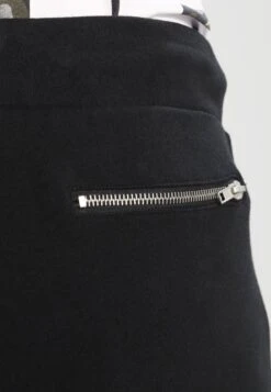 Pier One Biker Jogger - Pantalones Deportivos - Black -Pier One Ventas d14f4d3e23264a23856a525cf94a989d