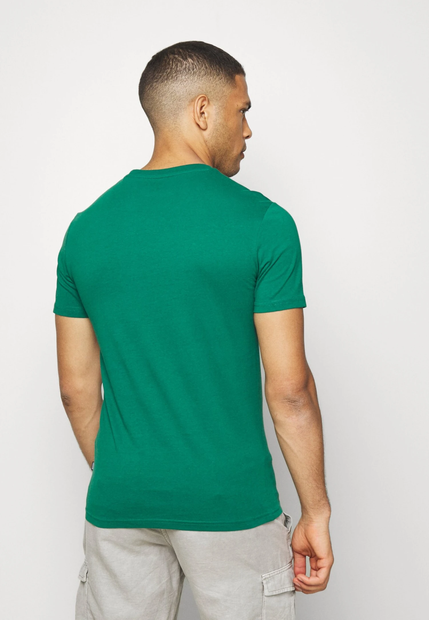 Pier One Camiseta Básica - Dark Green 3 Pier One Camiseta Básica - Dark Green - Imagen 3