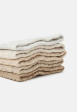 Pier One 5Pack - Calcetines - Off-White/Beige/Tan 3 Pier One 5Pack - Calcetines - Off-White/Beige/Tan -Pier One Ventas da4b4050381c4280b8db38dee2adefad