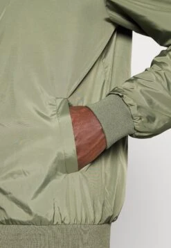 Pier One Chaquetas Bomber - Olive 11 Pier One Chaquetas Bomber - Olive -Pier One Ventas f01688b544f04c2d97a595ab3180822d