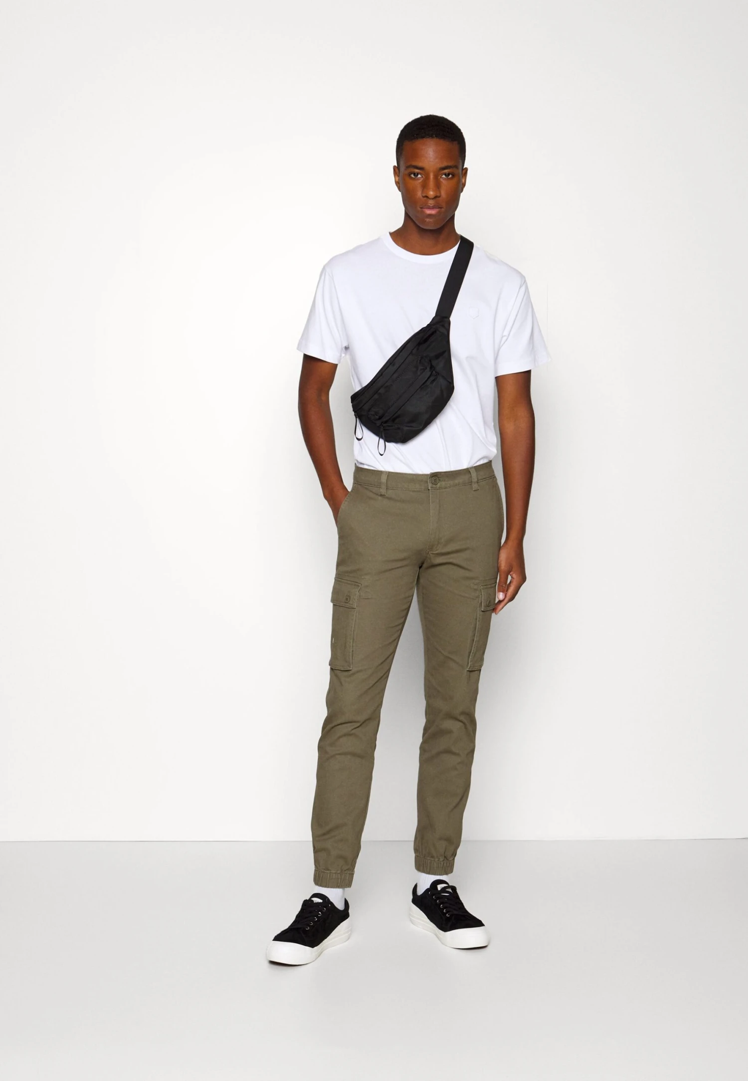 Pier One 2 Pack - Pantalones Cargo - Olive/Black 1 Pier One 2 Pack - Pantalones Cargo - Olive/Black