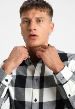 Pier One Camisa - Black/White 9 Pier One Camisa - Black/White -Pier One Ventas f53db08a39734cb0a9045c08ab5cf6e6