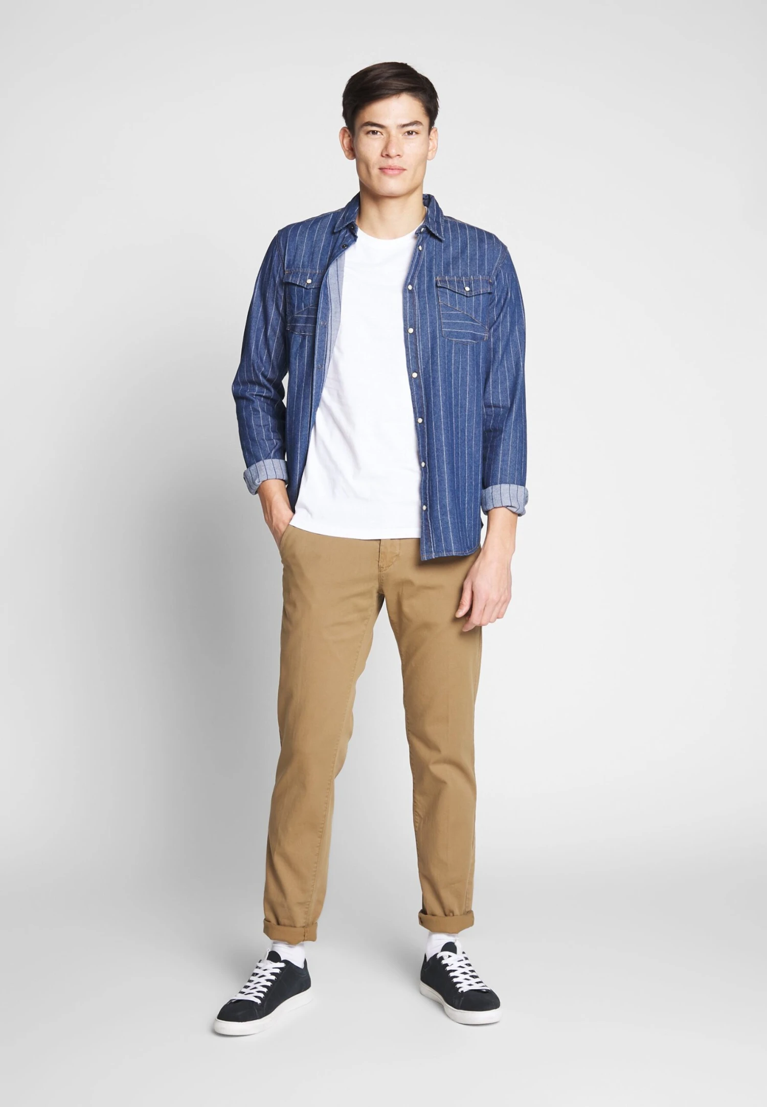 Pier One 2 Pack - Camiseta Básica - White/Dark Blue 2 Pier One 2 Pack - Camiseta Básica - White/Dark Blue - Imagen 2